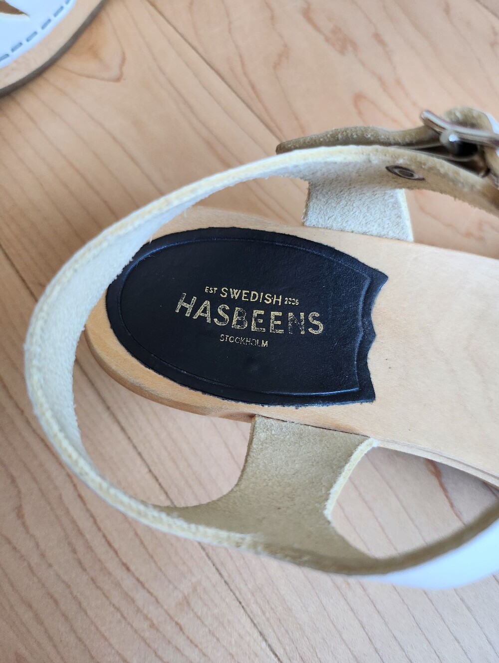 Swedish Hasbeens White Cutout Peep Toe Sandals Size 6-6.5  2" Heel - Picture 3 of 5
